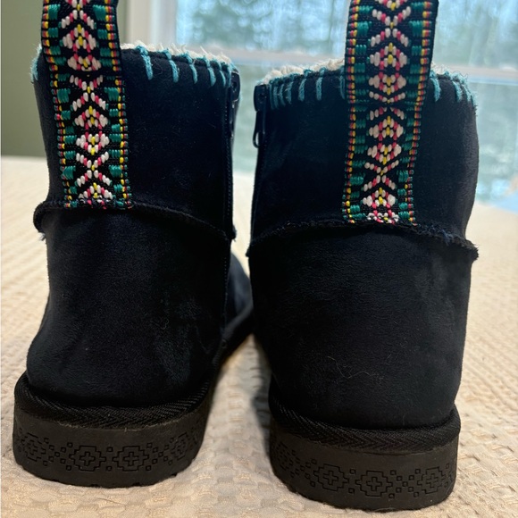 Muk Luks Women’s Tatum Bootie’s - Size 10 NWOB - Picture 3 of 9